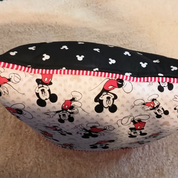 NWOT ~ Mickey Mouse Reading Pocket Pillow (16" X 16") (*Book not included*) - Picture 5 of 5